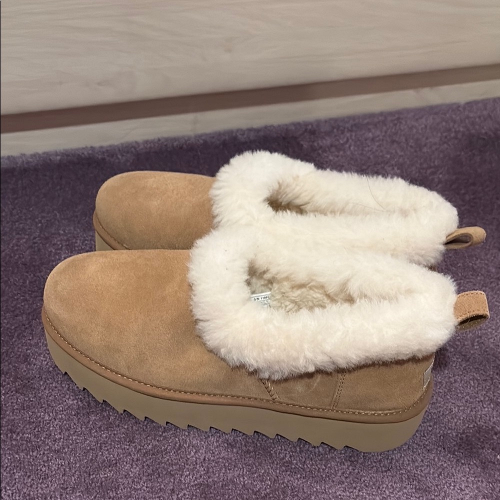 UGG Nita Platform Slipper women’s size 10. Brand new!